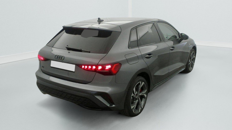 Photo 16 de l'offre de AUDI A3 SPORTBACK NOUVELLE 45 TFSI E HYBRIDE RECHARGEABLE 272 S TRONIC 6 S LINE à 43998€ chez Carlyss automobiles Vitré