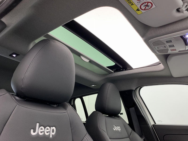 Photo 21 de l'offre de Jeep Avenger 1.2 Turbo T3 110 ch e-Hybrid BVR6 Summit à 27998€ chez Carlyss automobiles Vitré