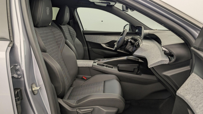 Photo 9 de l'offre de PEUGEOT 5008 Hybrid 145 e-DCS6 GT à 34998€ chez Carlyss automobiles Vitré