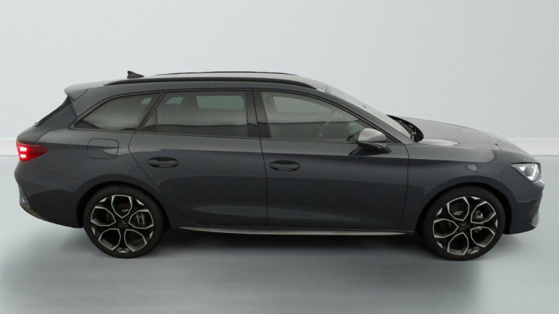 Photo 8 de l'offre de Cupra LEON Sportstourer eHybrid 204 ch DSG6 V à 33998€ chez Carlyss automobiles Vitré