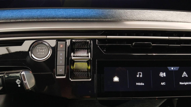 Photo 8 de l'offre de PEUGEOT 3008 Hybrid 136 e-DCS6 GT à 34898€ chez Carlyss automobiles Vitré