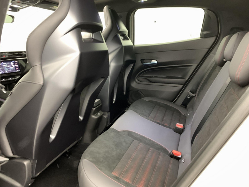 Photo 16 de l'offre de Alfa Romeo Junior 1.2 Ibrida 145 ch eDCT6 Speciale à 31998€ chez Carlyss automobiles Vitré