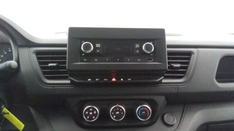 Photo 7 de l'offre de RENAULT TRAFIC FOURGON TRAFIC FGN L2H1 3000 KG BLUE DCI 130 CONFORT à 30897€ chez Carlyss automobiles Vitré