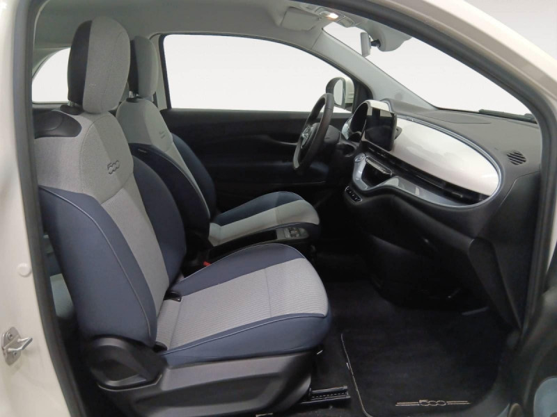 Photo 9 de l'offre de Fiat 500e Berline MY22 Serie 1 STEP 2 500 e 118 ch Icône à 15798€ chez Carlyss automobiles Vitré