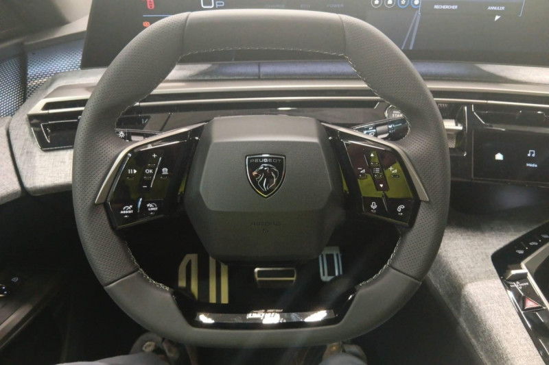 Photo 7 de l'offre de PEUGEOT 3008 Hybrid 136 e-DCS6 GT à 33898€ chez Carlyss automobiles Vitré