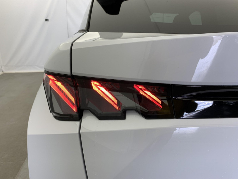 Photo 13 de l'offre de PEUGEOT 3008 Hybrid 145 e-DCS6 GT à 31598€ chez Carlyss automobiles Vitré