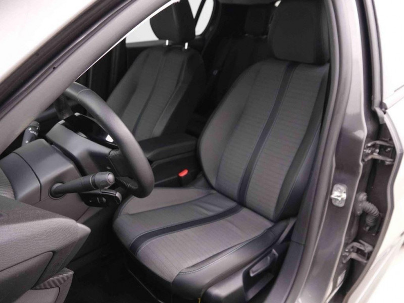 Photo 7 de l'offre de PEUGEOT 208 1.2 T 100 Allure à 17480€ chez Carlyss automobiles Vitré