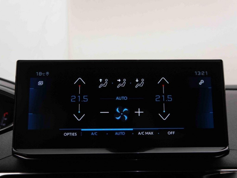 Photo 14 de l'offre de PEUGEOT 3008 PureTech 130ch S&S BVM6 Allure Pack à 22698€ chez Carlyss automobiles Vitré