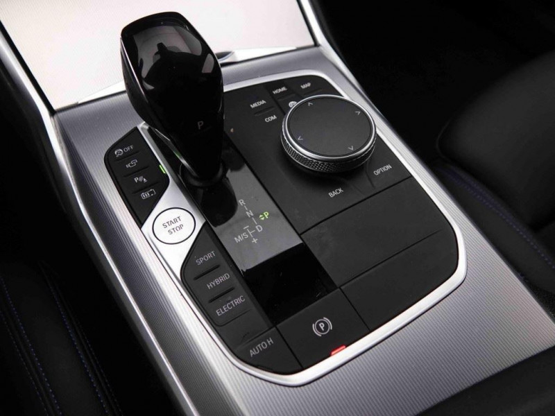 Photo 14 de l'offre de Bmw 3 330e PHEV 292 Touring M-Sport à 38602€ chez Carlyss automobiles Vitré