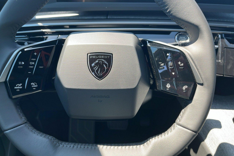 Photo 15 de l'offre de PEUGEOT 3008 Hybrid 145 e-DCS6 Allure à 28998€ chez Carlyss automobiles Vitré