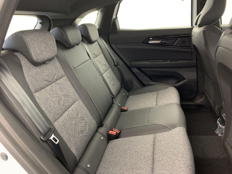 Photo 10 de l'offre de Renault AUSTRAL NOUVEAU FULL HYBRID E-TECH 200 CH EVOLUTION à 32598€ chez Carlyss automobiles Vitré