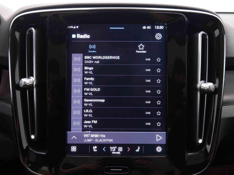 Photo 10 de l'offre de Volvo C40 79 kWh Recharge Dark à 36619€ chez Carlyss automobiles Vitré