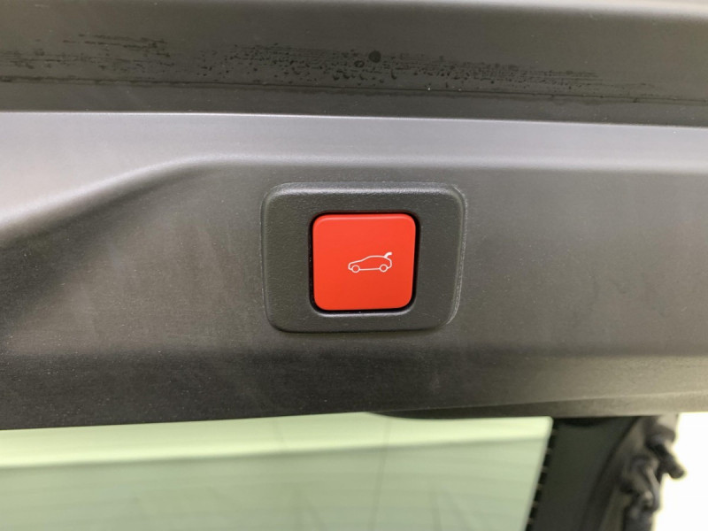 Photo 12 de l'offre de PEUGEOT 3008 Hybrid 145 e-DCS6 GT à 32958€ chez Carlyss automobiles Vitré