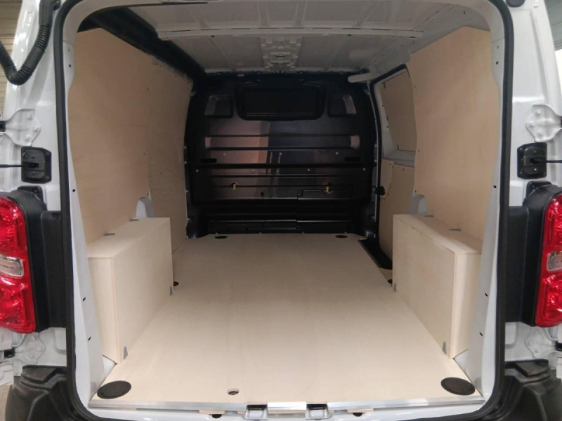 Photo 8 de l'offre de PEUGEOT Expert Fourgon EXPERT FGN M BLUEHDI 120 S&S BVM6 à 27897€ chez Carlyss automobiles Vitré