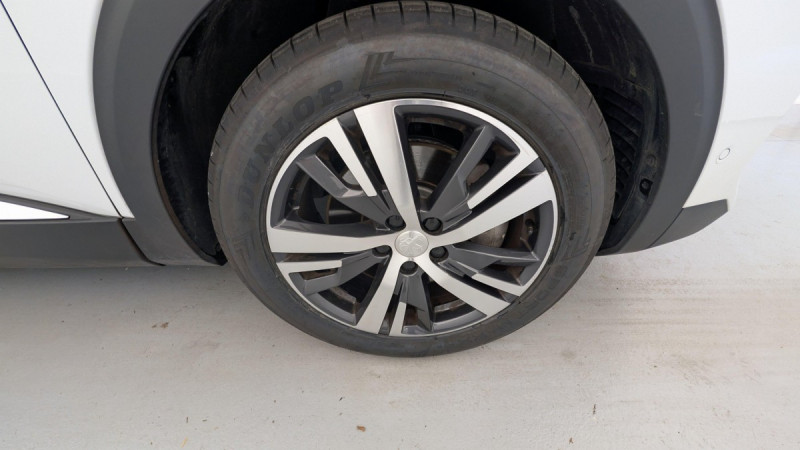 Photo 14 de l'offre de PEUGEOT 3008 Hybrid 225 e-EAT8 Allure Pack à 24793€ chez Carlyss automobiles Vitré