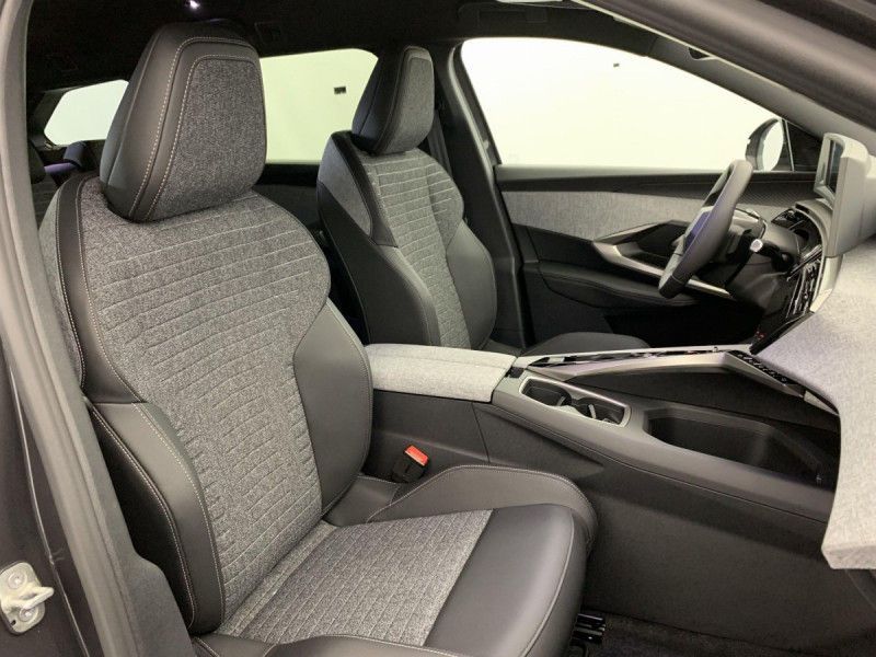 Photo 5 de l'offre de PEUGEOT 5008 Hybrid 145 e-DCS6 Allure à 33498€ chez Carlyss automobiles Vitré