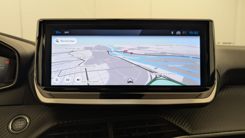 Photo 17 de l'offre de PEUGEOT 2008 Hybrid 136 e-DCS6 Allure à 23598€ chez Carlyss automobiles Vitré