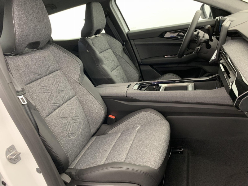 Photo 9 de l'offre de Renault AUSTRAL NOUVEAU FULL HYBRID E-TECH 200 CH EVOLUTION à 32598€ chez Carlyss automobiles Vitré