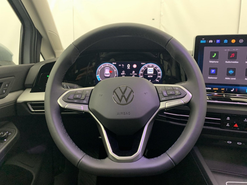 Photo 8 de l'offre de VOLKSWAGEN GOLF 8 1.5 ETSI EVO2 150 DSG7 LIFE PLUS à 32098€ chez Carlyss automobiles Vitré