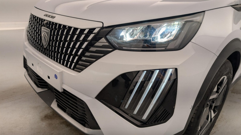 Photo 21 de l'offre de PEUGEOT 2008 Hybrid 136 e-DCS6 Allure à 23598€ chez Carlyss automobiles Vitré