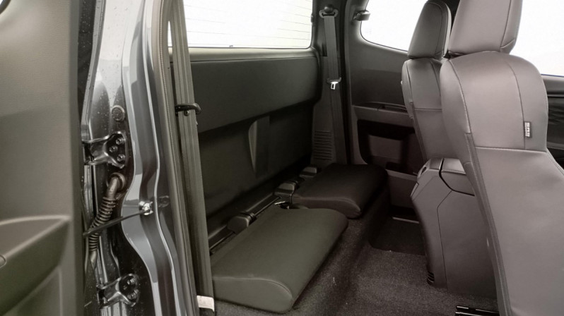 Photo 8 de l'offre de ISUZU D-MAX 1.9 4X4 SPACE CAB N60 NSPORT  AT à 45846€ chez Carlyss automobiles Vitré