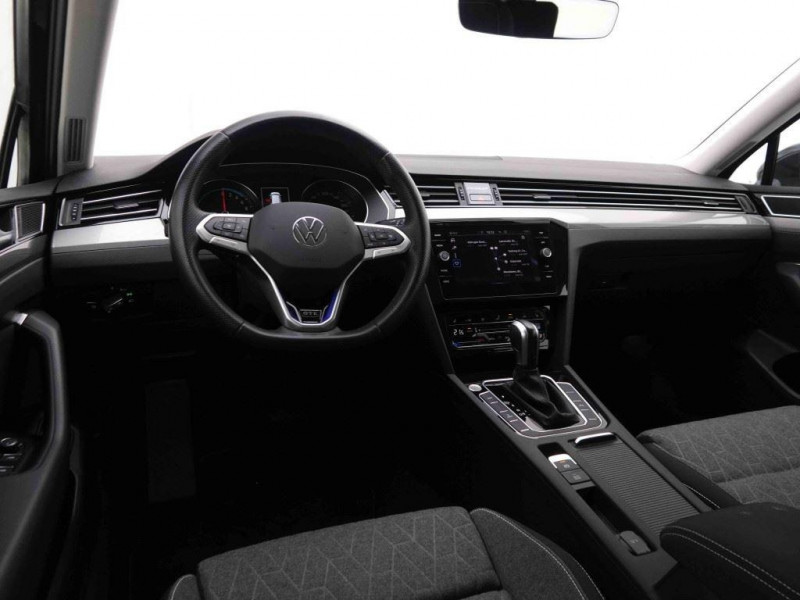 Photo 21 de l'offre de VOLKSWAGEN Passat Variant 1.4 TSi 218 GTE PHEV à 29698€ chez Carlyss automobiles Vitré