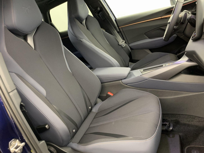 Photo 9 de l'offre de Cupra Terramar 1.5 eTSI Hybrid 150 ch DSG7 V à 36998€ chez Carlyss automobiles Vitré