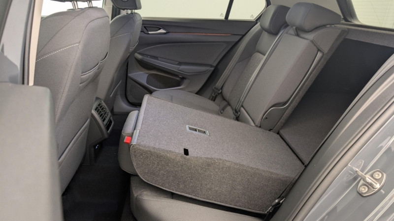 Photo 12 de l'offre de VOLKSWAGEN GOLF 8 1.5 ETSI EVO2 150 DSG7 LIFE PLUS à 30598€ chez Carlyss automobiles Vitré