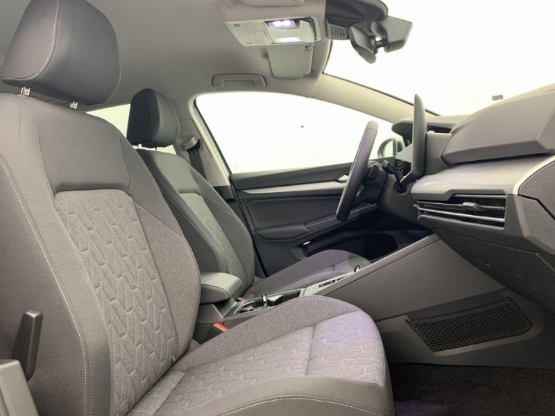 Photo 9 de l'offre de VOLKSWAGEN GOLF 8 1.5 ETSI EVO2 150 DSG7 LIFE PLUS à 30598€ chez Carlyss automobiles Vitré