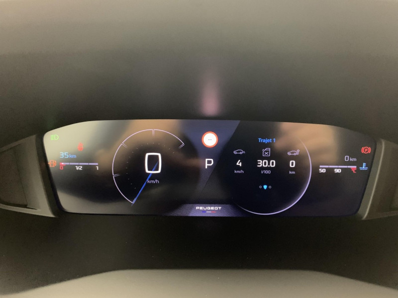 Photo 21 de l'offre de PEUGEOT 2008 Hybrid 145 e-DCS6 Allure à 24998€ chez Carlyss automobiles Vitré