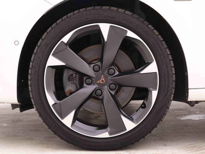 Photo 19 de l'offre de Cupra LEON 1.4 TSi 204 PHEV DSG à 26998€ chez Carlyss automobiles Vitré