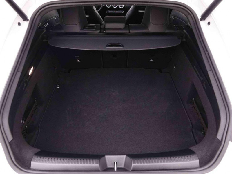 Photo 4 de l'offre de MERCEDES-BENZ CLA 220d 190 DCT 4 Matic Shooting Brake AMG-Line à 31749€ chez Carlyss automobiles Vitré