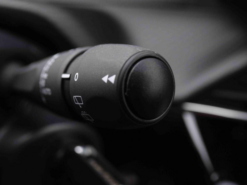 Photo 6 de l'offre de PEUGEOT 2008 PureTech 100 S&S BVM6 Allure à 21698€ chez Carlyss automobiles Vitré