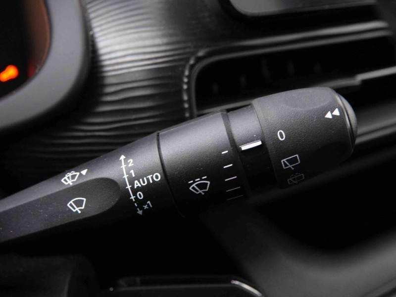 Photo 10 de l'offre de Jeep Avenger 1.2 T 100 Altitude à 23198€ chez Carlyss automobiles Vitré