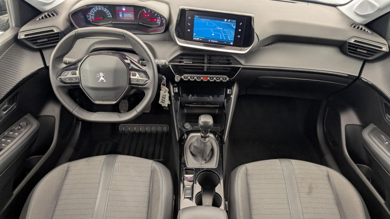 Photo 13 de l'offre de PEUGEOT 208 PureTech 100 S&S BVM6 Allure à 16293€ chez Carlyss automobiles Vitré