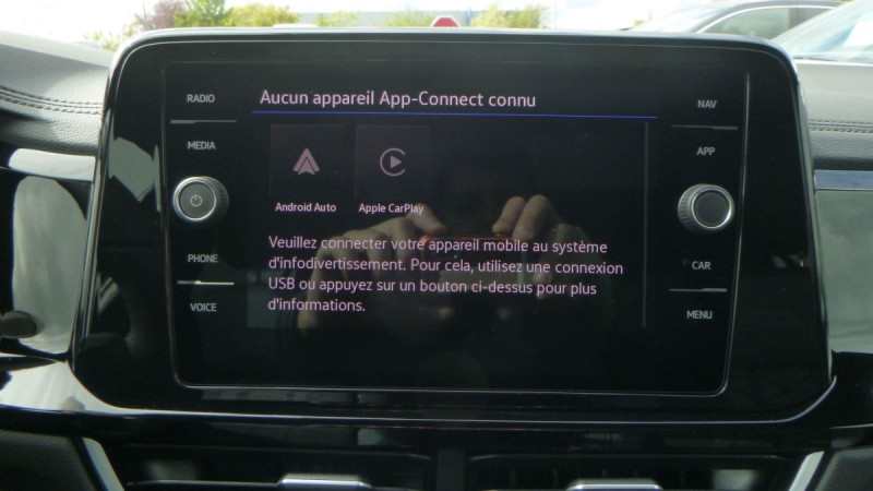 Photo 8 de l'offre de VOLKSWAGEN T-roc T-Roc 1.5 TSI EVO2 150 Start/Stop DSG7 R-Line Edition à 36398€ chez Carlyss automobiles Vitré