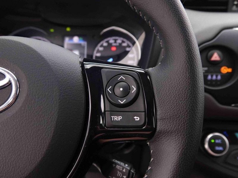 Photo 17 de l'offre de TOYOTA Yaris 1.5I VVT-I HYBRID COMFORT 100 à 18861€ chez Carlyss automobiles Vitré
