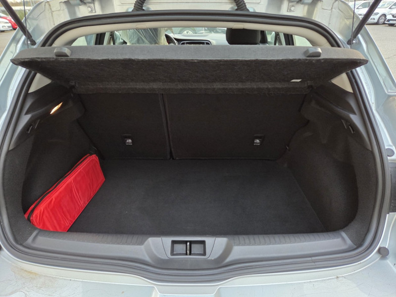 Photo 10 de l'offre de Renault Mégane Berline (4) Business TCe 115 FAP -21N à 16290€ chez Carlyss automobiles Vitré