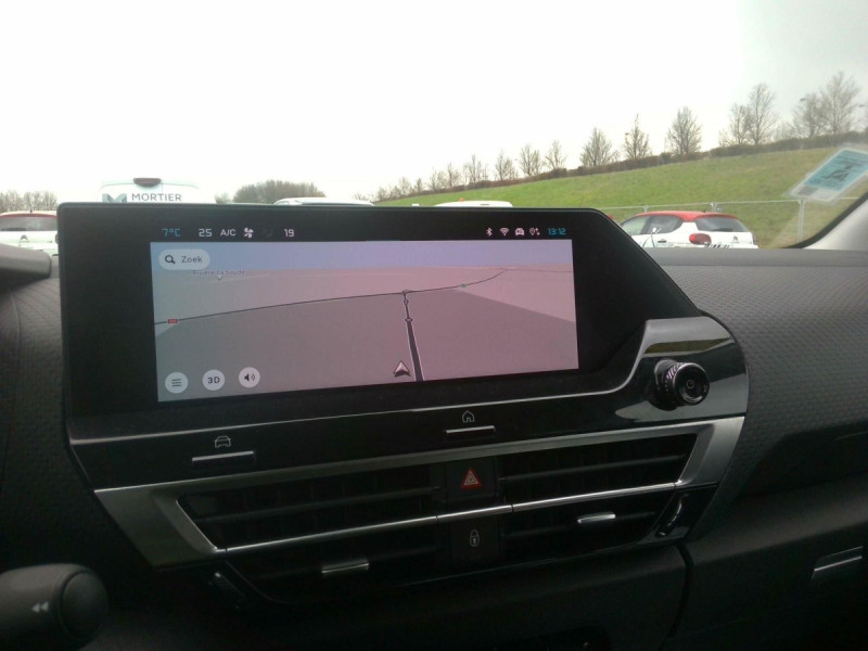 Photo 2 de l'offre de CITROEN C4 PureTech 130 EAT8 Max à 19798€ chez Carlyss automobiles Vitré