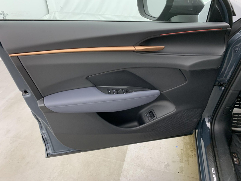 Photo 21 de l'offre de Cupra Terramar 1.5 eHybrid 204 ch DSG6 V à 41998€ chez Carlyss automobiles Vitré