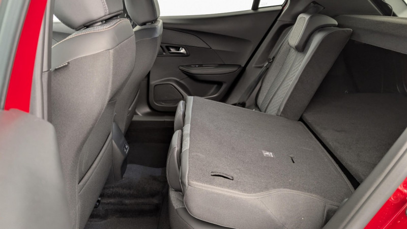 Photo 12 de l'offre de PEUGEOT 2008 Hybrid 136 e-DCS6 Allure à 23628€ chez Carlyss automobiles Vitré