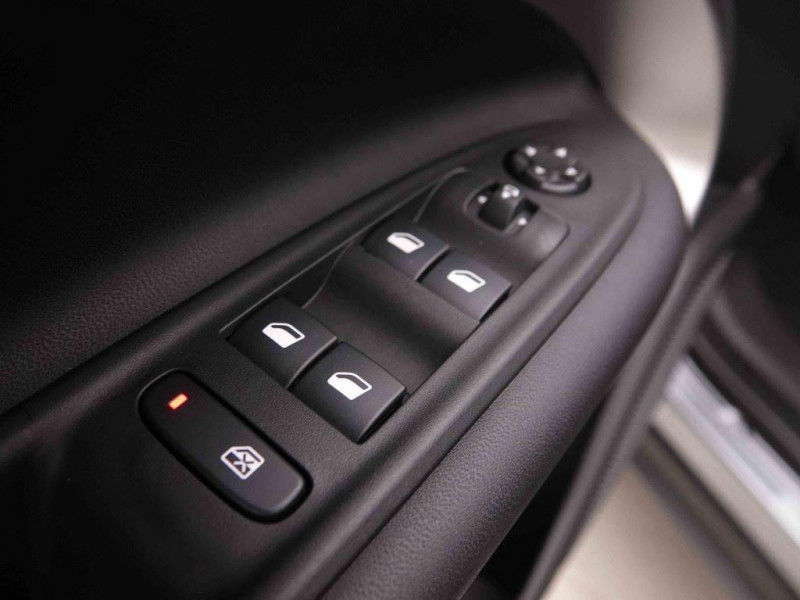 Photo 17 de l'offre de Jeep Avenger 1.2T e-Hybrid DCT Summit à 31469€ chez Carlyss automobiles Vitré