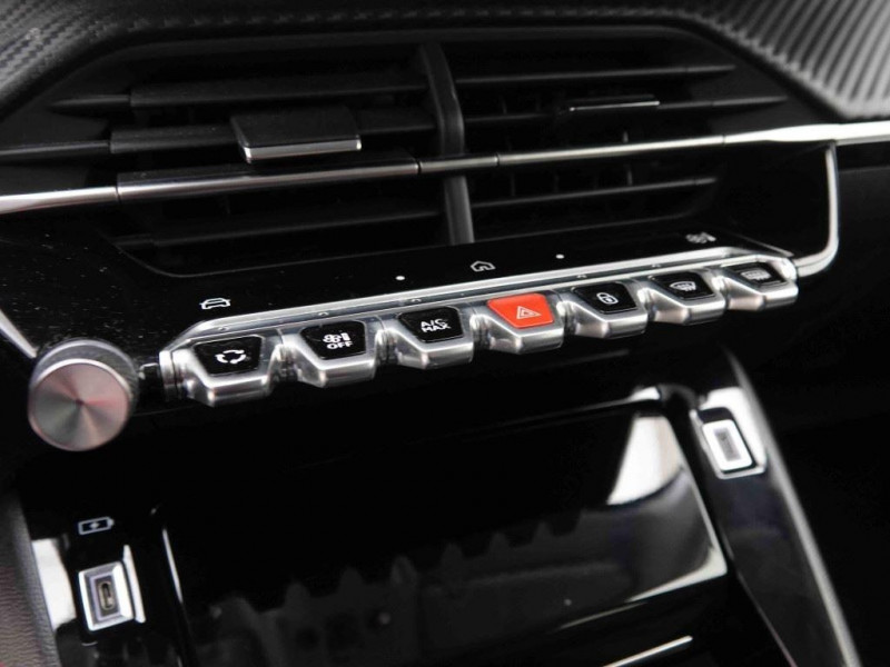 Photo 4 de l'offre de PEUGEOT 208 1.2 puretech 100 allure à 17932€ chez Carlyss automobiles Vitré