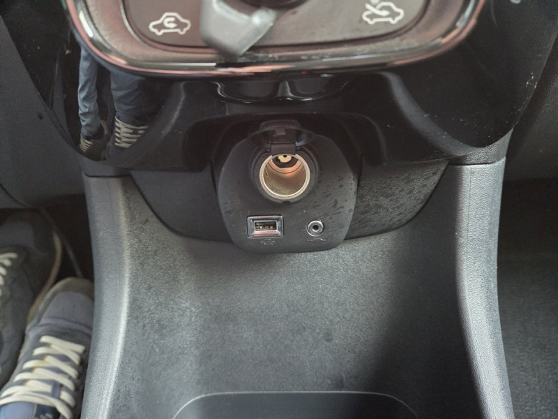 Photo 12 de l'offre de Citroën C1 (2) VTi 72 S&S BVM Feel à 9490€ chez Carlyss automobiles Vitré