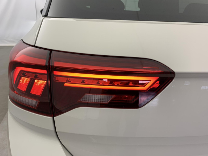 Photo 12 de l'offre de VOLKSWAGEN T-roc 2.0 TDI 150 Start/Stop DSG7 R-Line Edition à 35998€ chez Carlyss automobiles Vitré