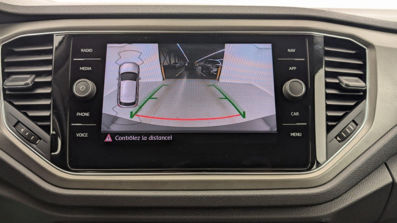 Photo 17 de l'offre de VOLKSWAGEN T-roc 1.0 TSI 115 START/STOP BVM6 LOUNGE BUSINESS à 19883€ chez Carlyss automobiles Vitré