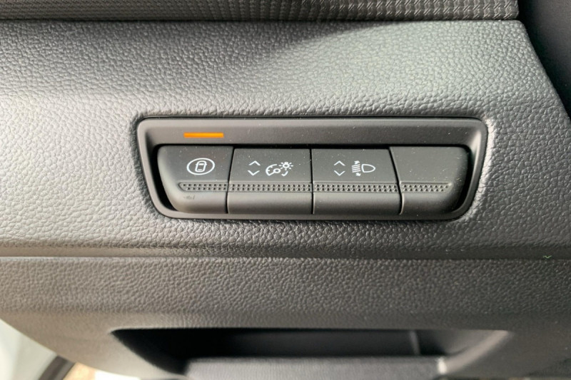 Photo 10 de l'offre de RENAULT TRAFIC FOURGON L2H1 3T BLUE DCI 150 GSR2 ADVANCE à 30837€ chez Carlyss automobiles Vitré