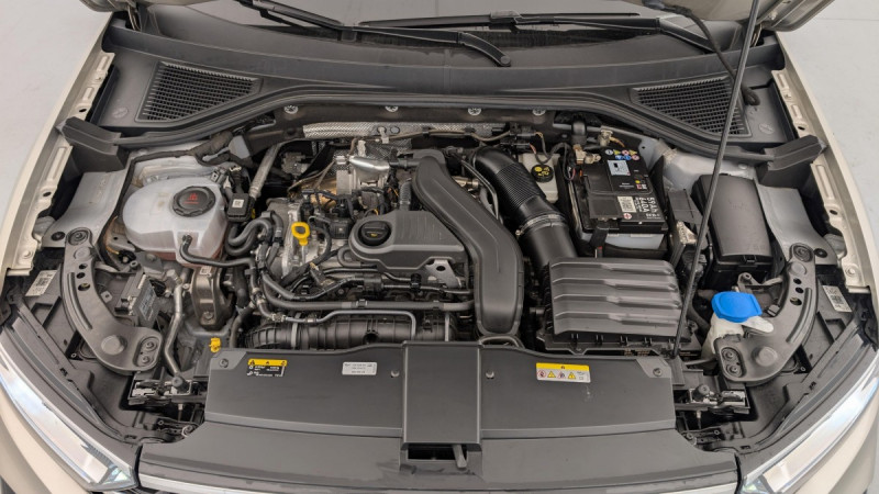 Photo 20 de l'offre de Volkswagen T-roc Cabriolet 1.5 TSI EVO 150 START/STOP DSG7 R-LINE à 29233€ chez Carlyss automobiles Vitré