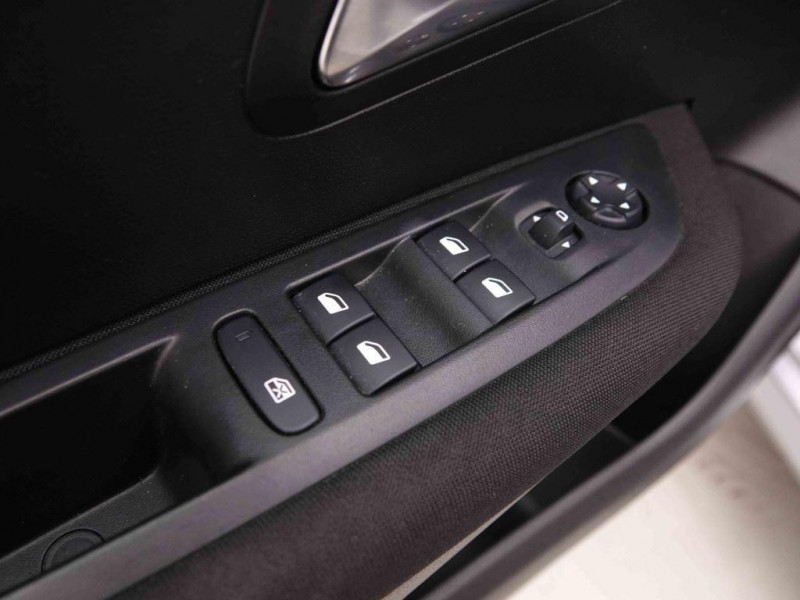 Photo 14 de l'offre de PEUGEOT 208 PureTech 100 S&S BVM6 Active à 17498€ chez Carlyss automobiles Vitré