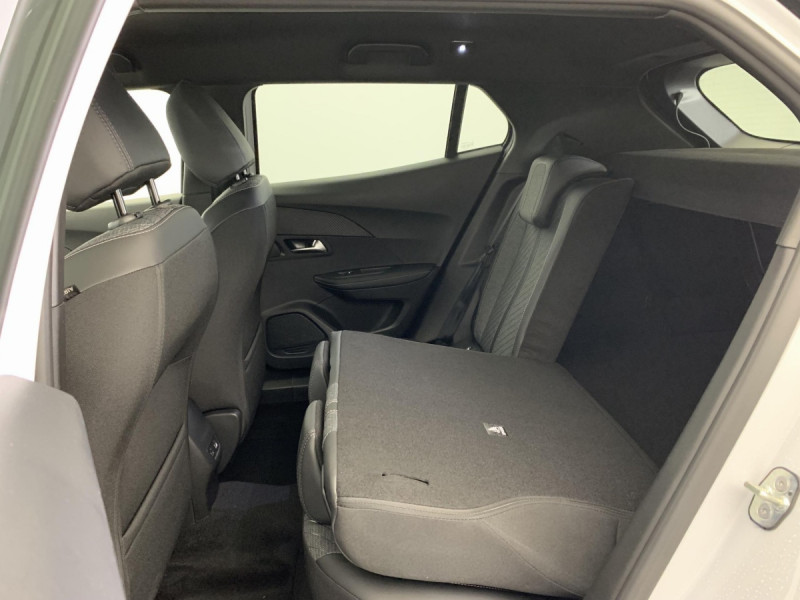 Photo 12 de l'offre de PEUGEOT 2008 Hybrid 145 e-DCS6 Allure à 24998€ chez Carlyss automobiles Vitré
